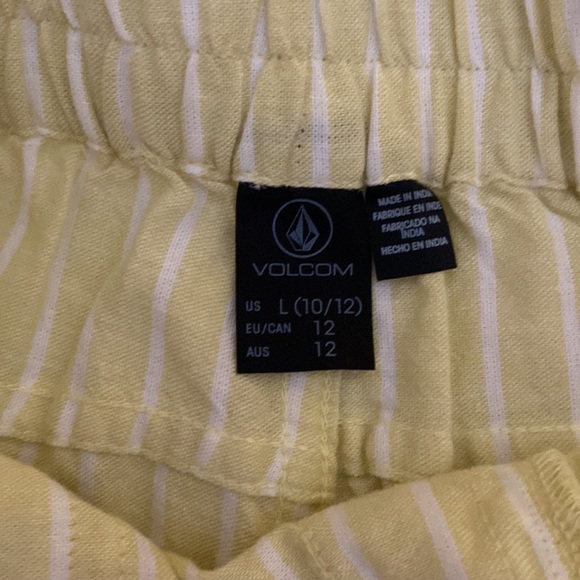 Volcom Kids Shorts NWT - Picture 2 of 4
